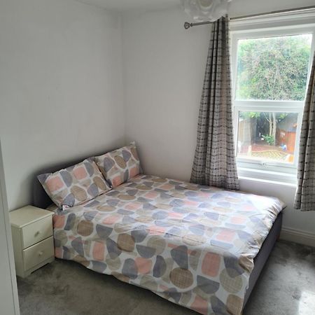 A Private & Beautiful Bedroom With Shared Bathroom In The Heart Of بورنماوث المظهر الخارجي الصورة